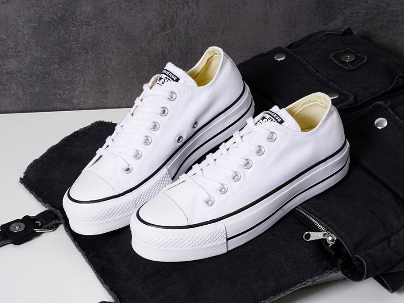 Nữ chân to nên đi giày sneaker gì thì Converse Chuck Taylor All Star Lift là lựa chọn hoàn hảo