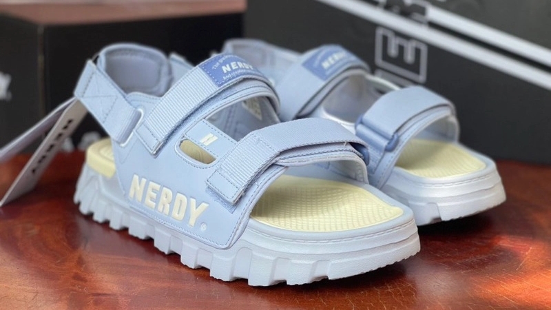 Sandal Nerdy ghi điểm bởi thiết kế chunky hầm hố với phần đế dày dặn