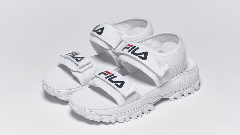 Sandal Fila thường sử dụng các gam màu cơ bản như trắng