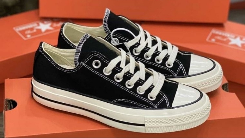 Converse là thương hiệu giày sneaker kinh điển, trường tồn với thời gian được nhiều học sinh yêu thích