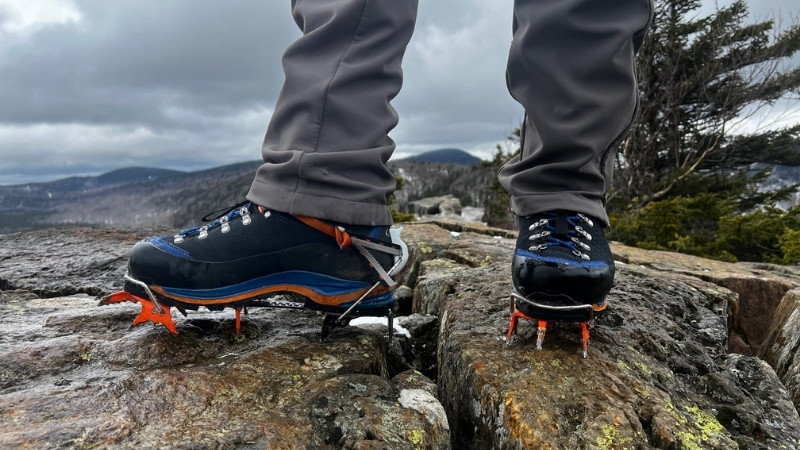 Mountaineering boots dành cho leo núi hiểm trở, thường đối mặt với băng tuyết