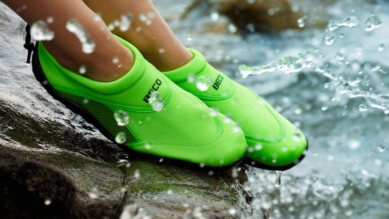 Water shoes thiết kế dành riêng cho các hoạt động trong môi trường nước