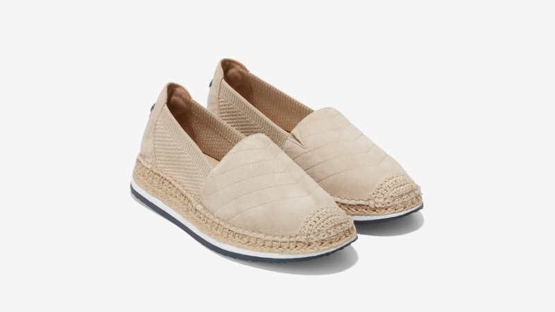 Giày Espadrilles cùng quần âu thêm phần thoải mái, năng động