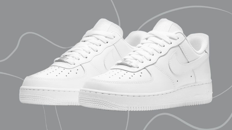 Nike Air Force 1 thời thượng với tông màu trắng dễ phối đồ