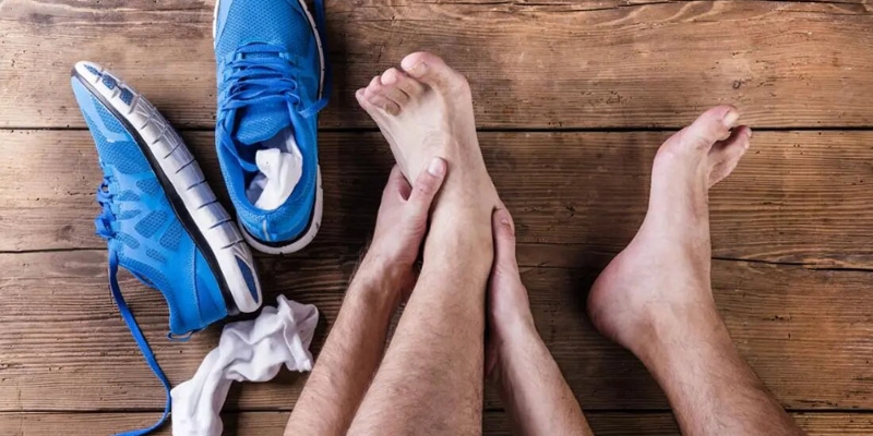 Foot exercises to reduce little toe pain from wearing shoes