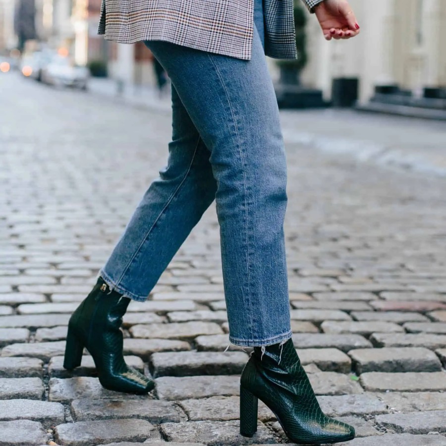 Choose outfits that complement each other.