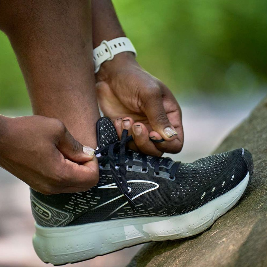Don't forget to tighten your shoelaces before doing gymnastics.