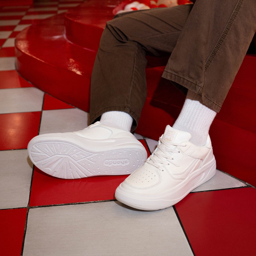 Pay attention to the style to choose the right shoes when doing physical education.