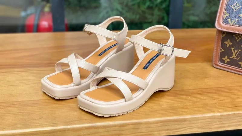Cross-strap platform sandals create a slimmer look