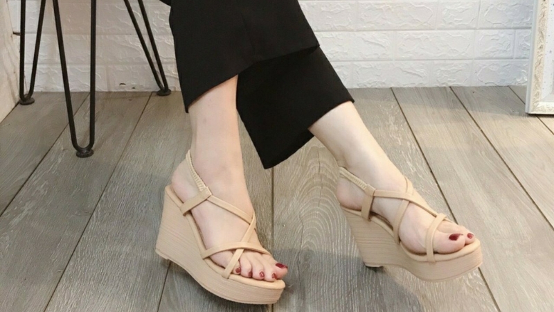 Body shape is also an important factor in choosing wedge sandals.