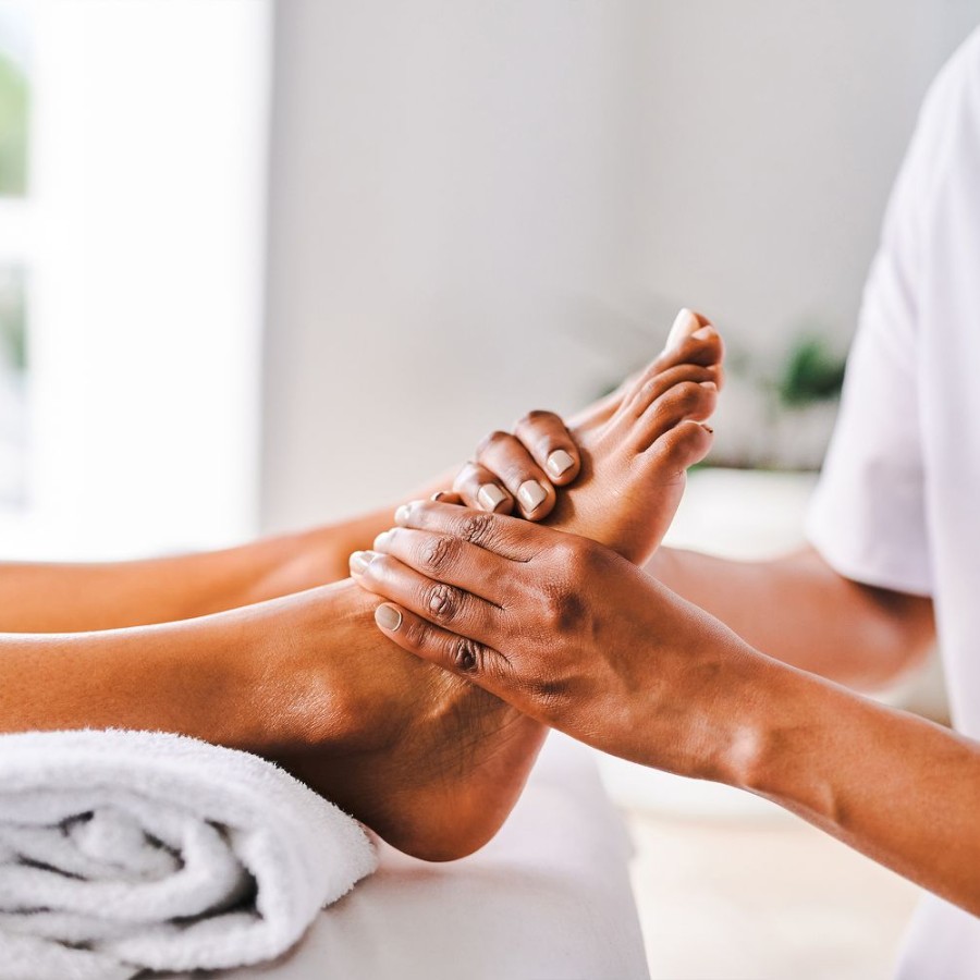 Know how to massage to effectively overcome foot pain when wearing shoes