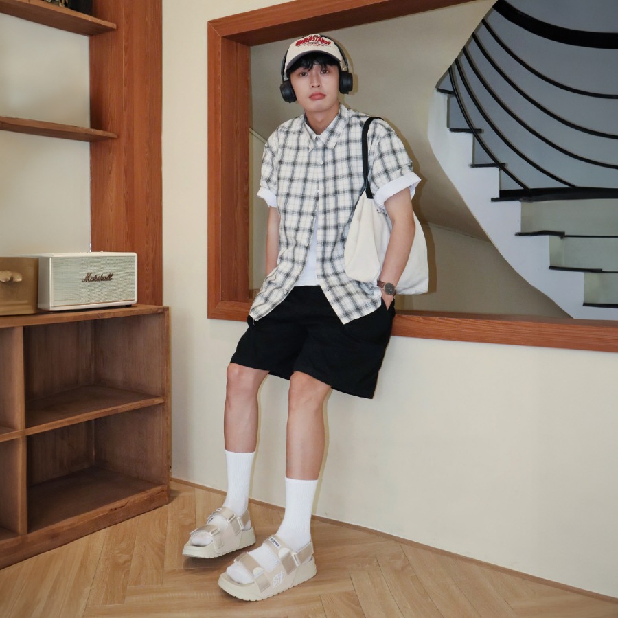 You should choose shoes that can be used on many occasions.