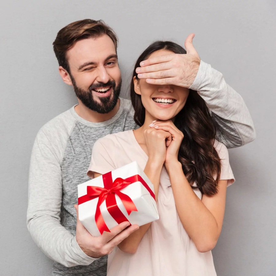 We should choose the right time to give gifts.
