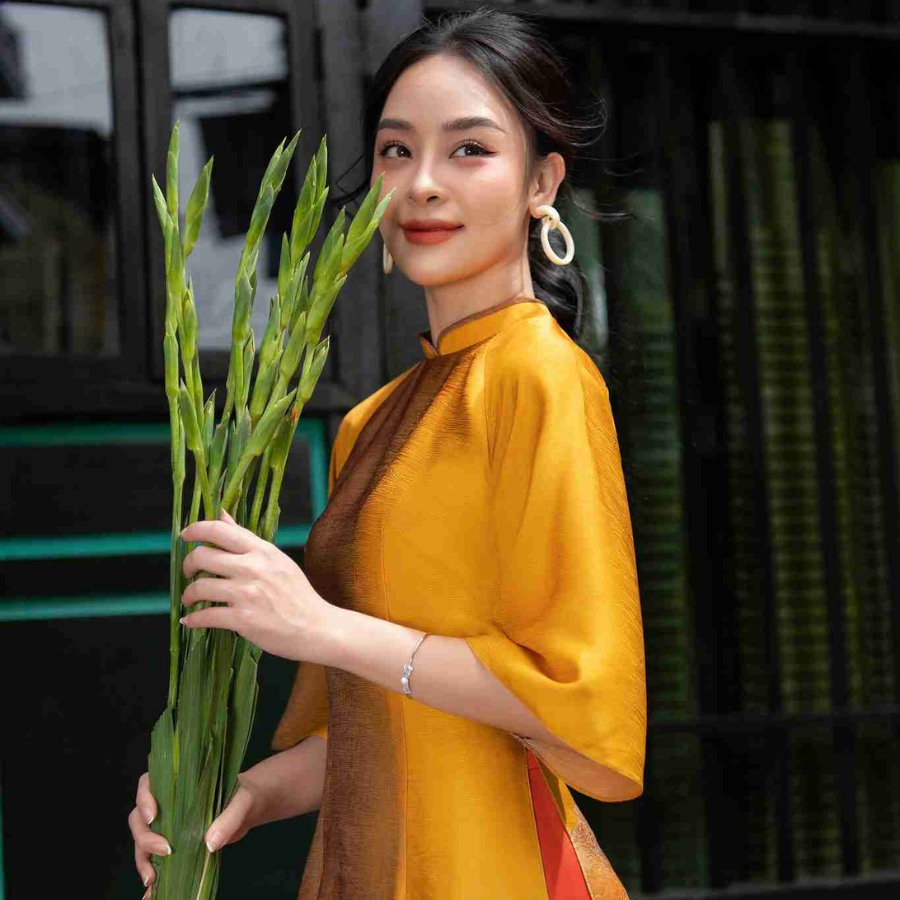 Wear yellow to attract wealth