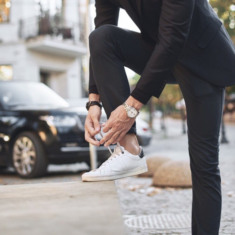 What size shoe should a man with 25cm feet wear?