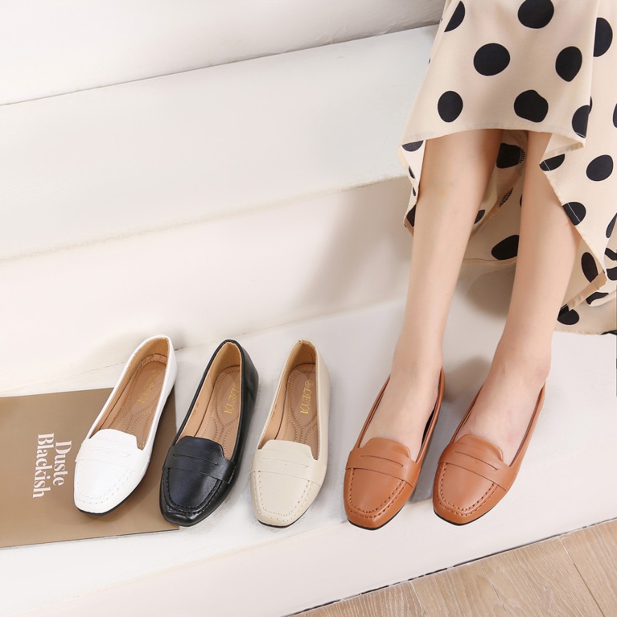 Leather skirt with doll shoes