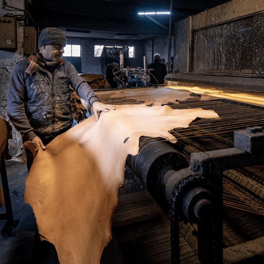 Nubuck leather production stages