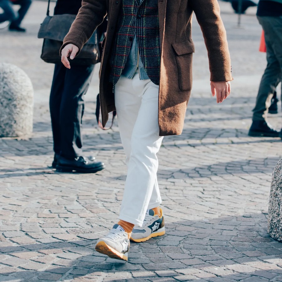 Choose socks with the right length according to the style of shoes and outfit.