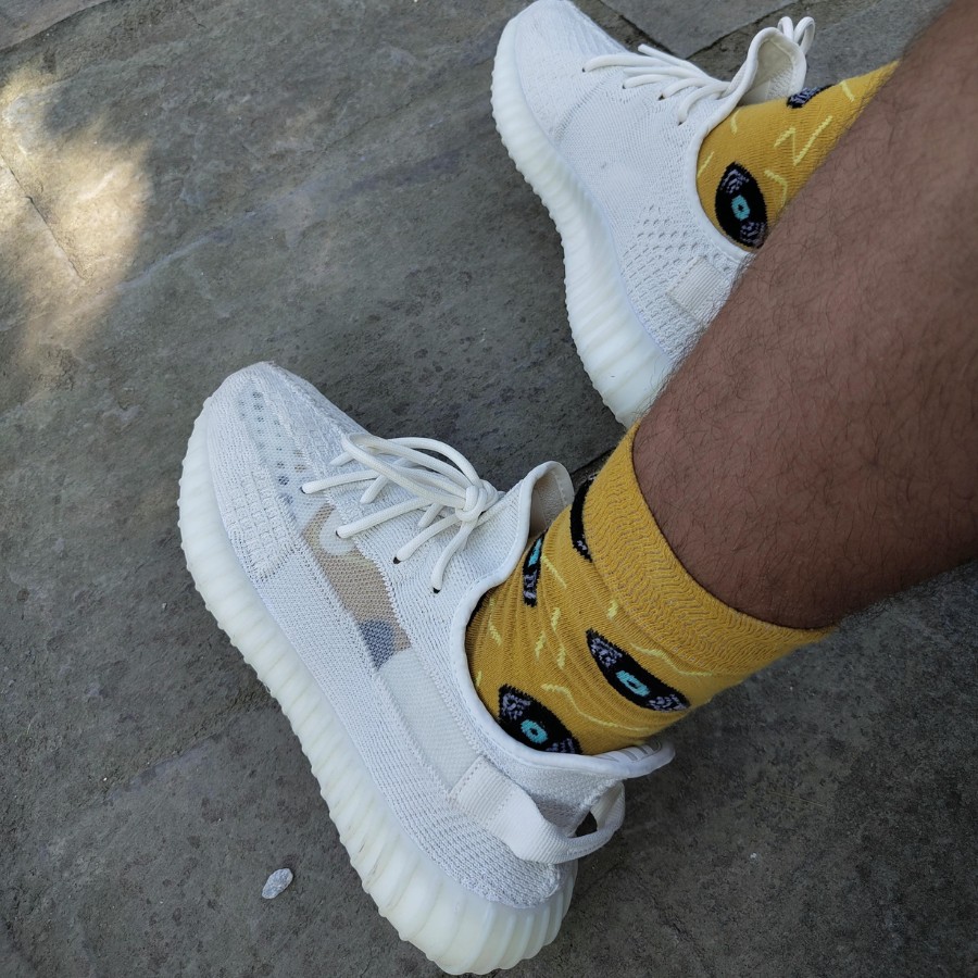 Wear white shoes with light blue or light yellow socks