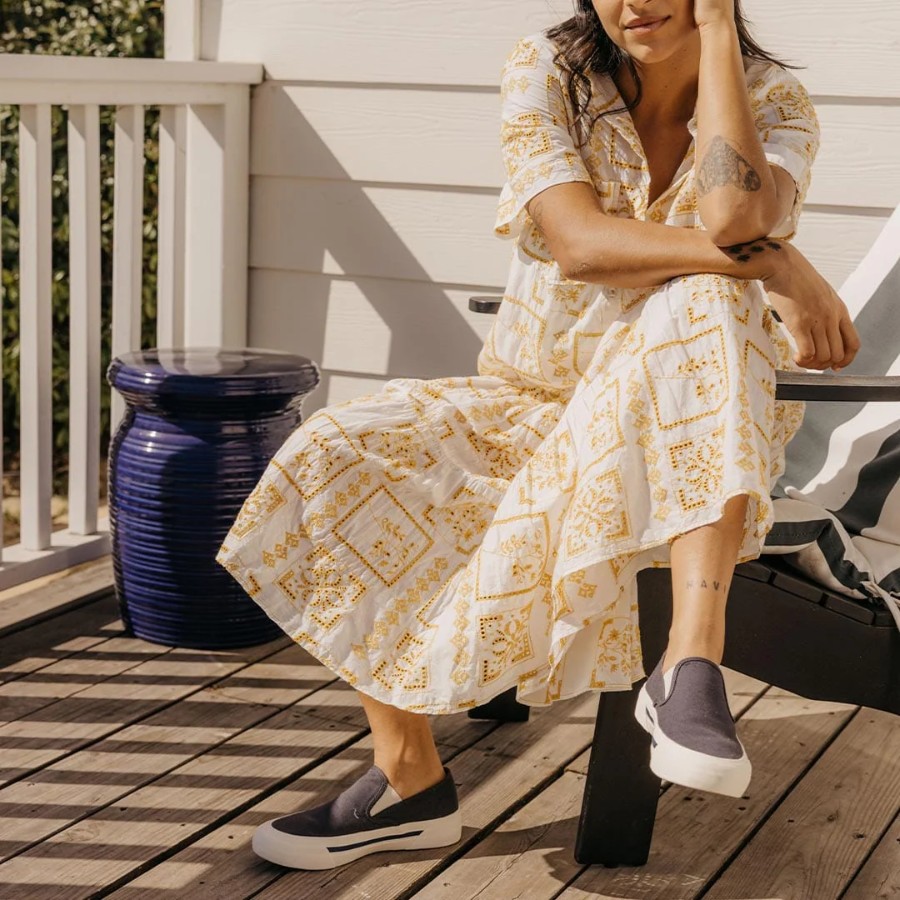 A flared cotton dress with slip-on shoes will be a great choice.
