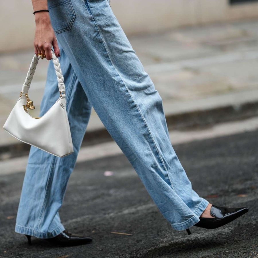 Pointed toe shoes