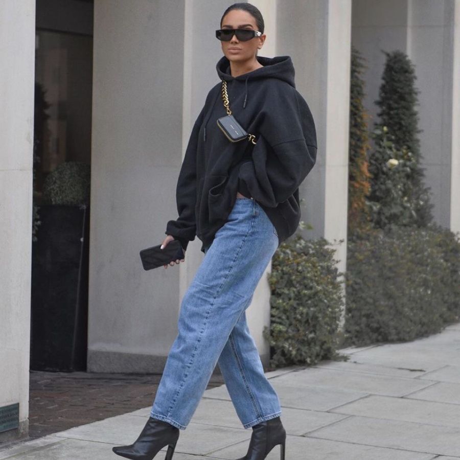 Winter personality: Hoodie + Baggy pants + boots