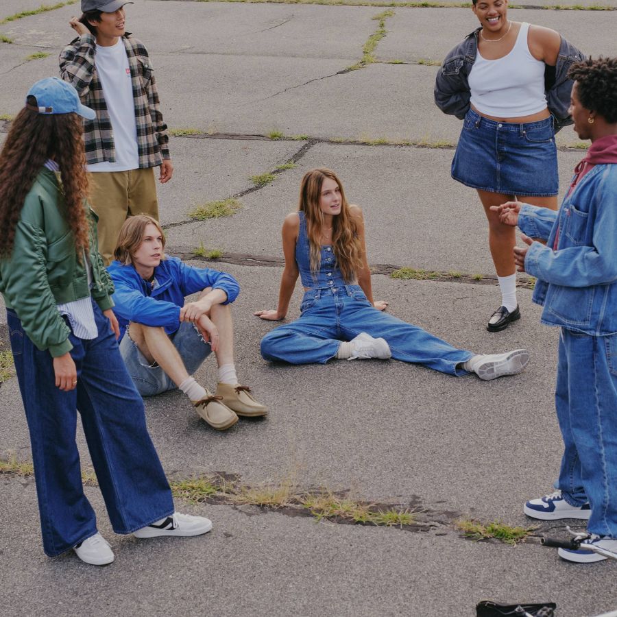 Matching shoes with baggy jeans based on color