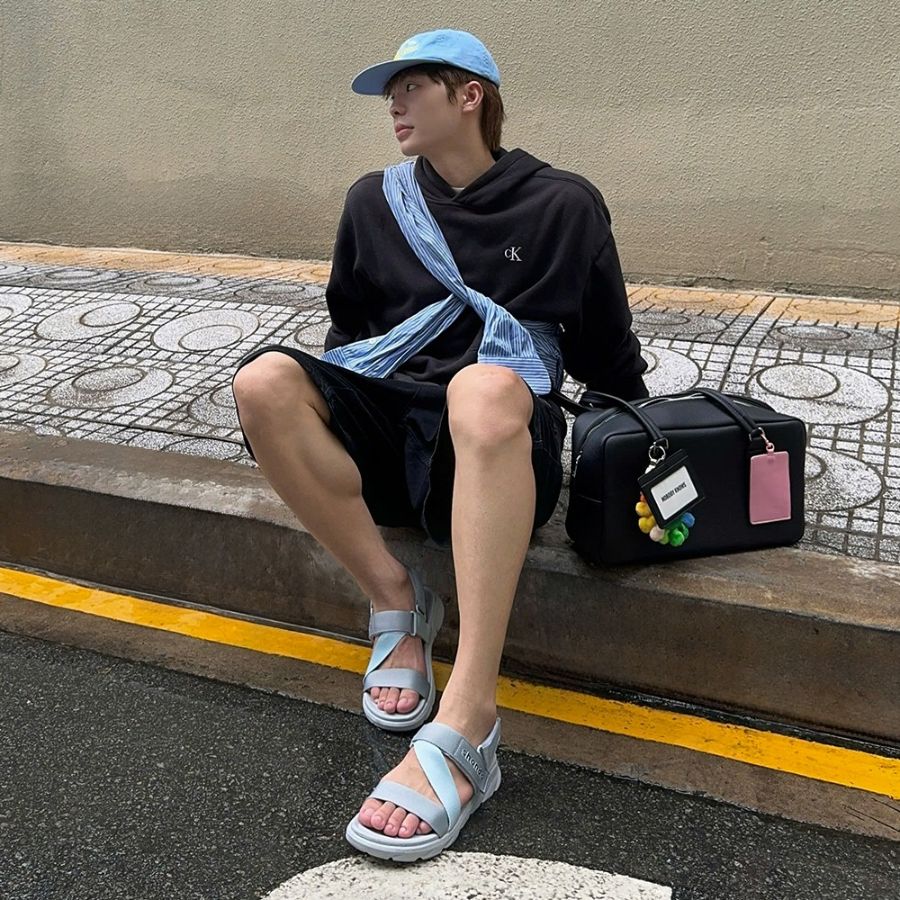 Sandals with shorts