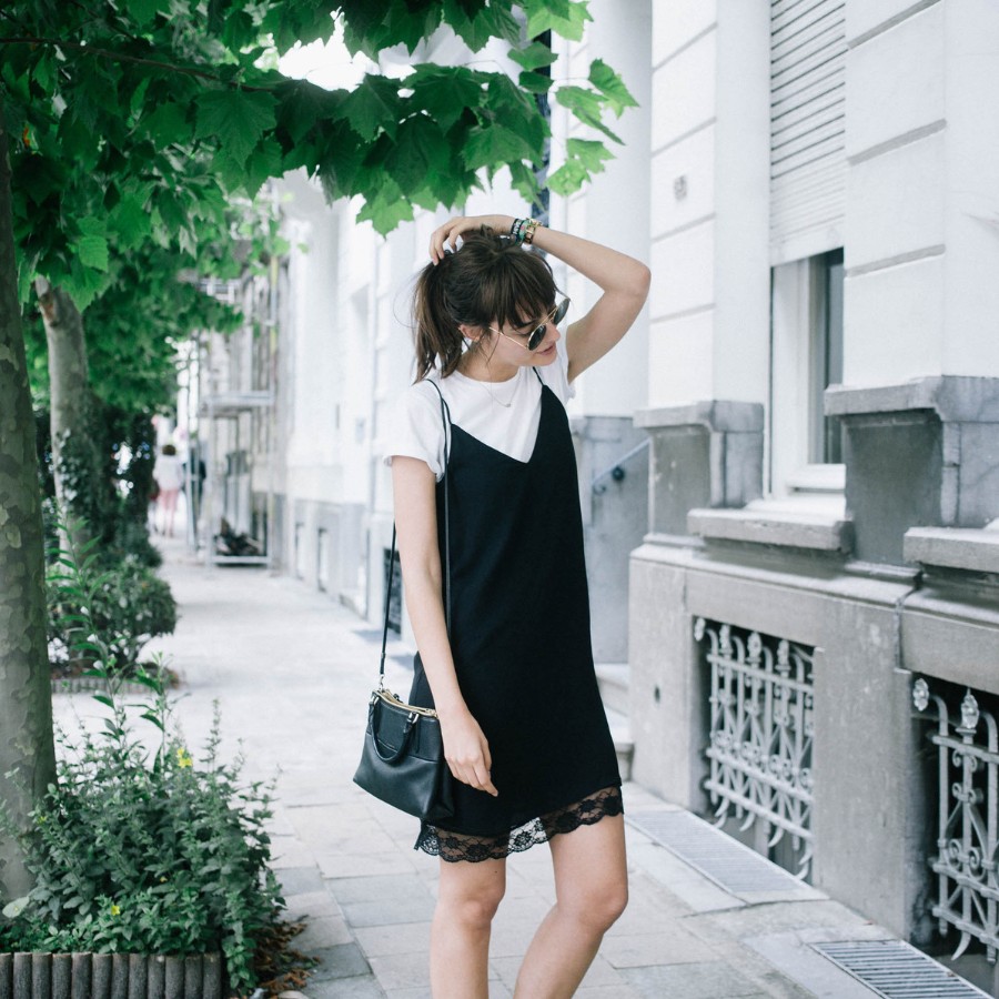 The yếm dress has existed since feudal times.