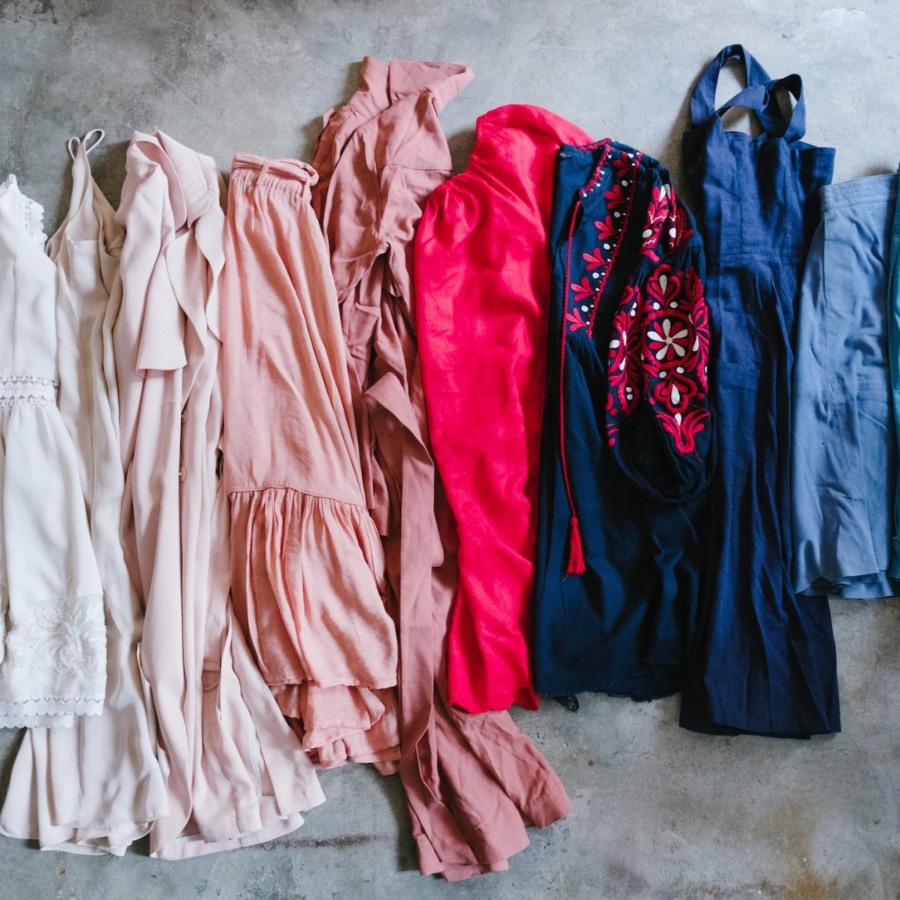 Do not choose more than 3 colors in one outfit.