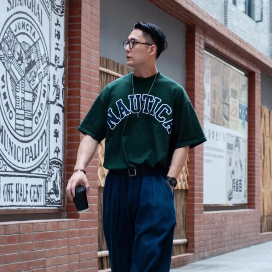 T-shirt with straight leg jeans