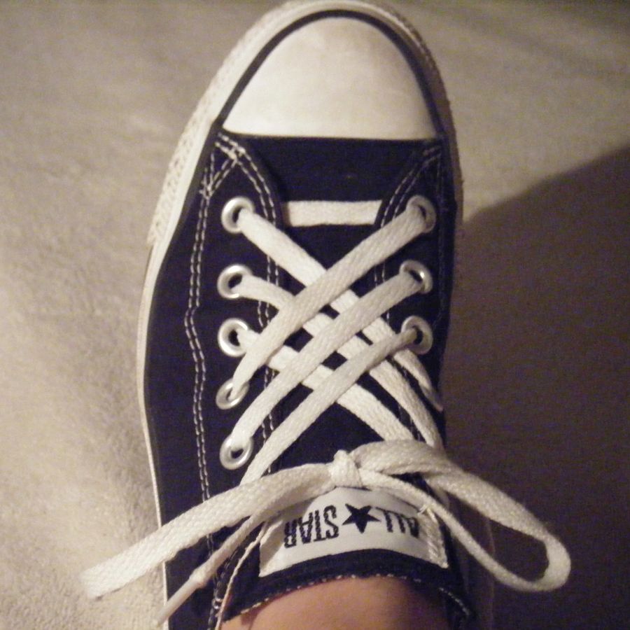 How to tie 4-hole shoelaces in fox-eye style