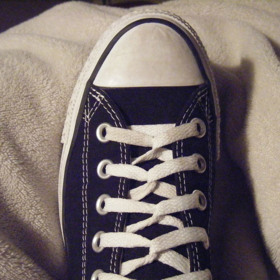 How to tie 4-hole fishbone shoelaces