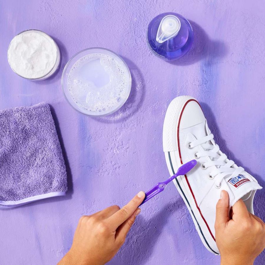 How to clean Converse shoes with baking soda and vinegar