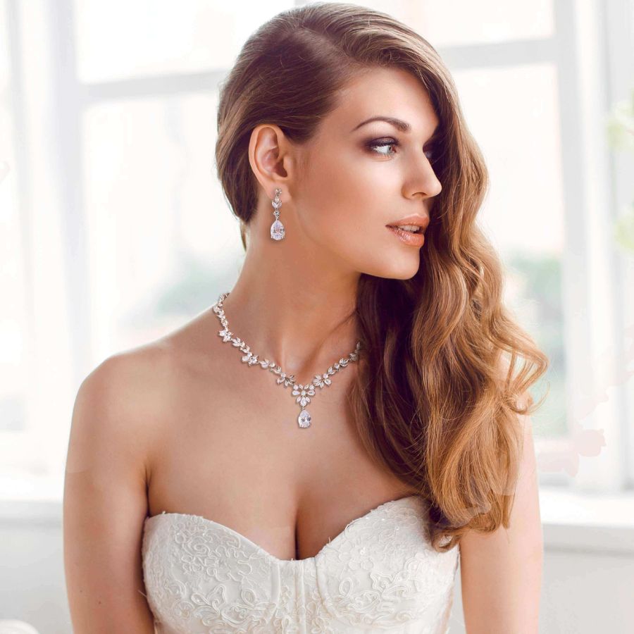 Go to wedding with jewelry and accessories