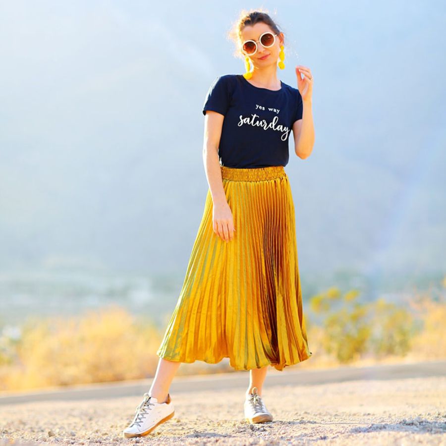 Pleated skirt + sneakers