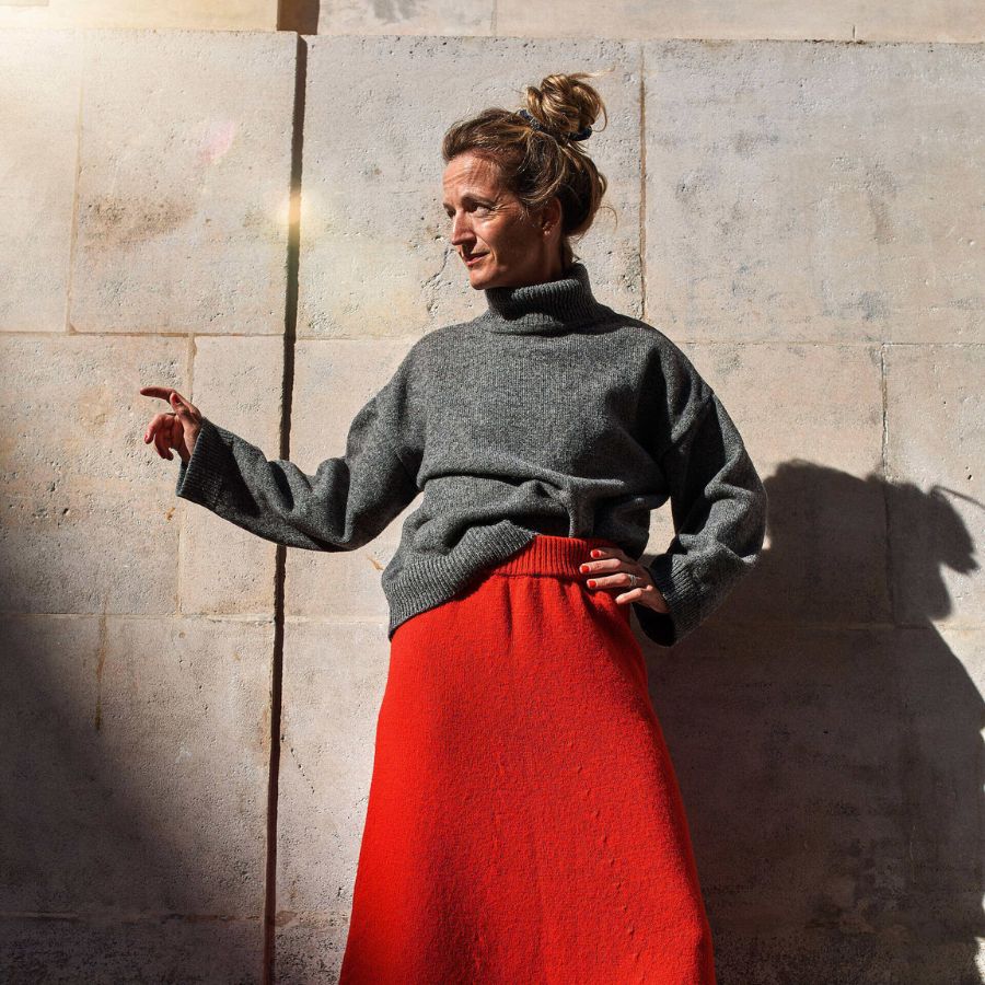Turtleneck shirt combined with long flared skirt in winter
