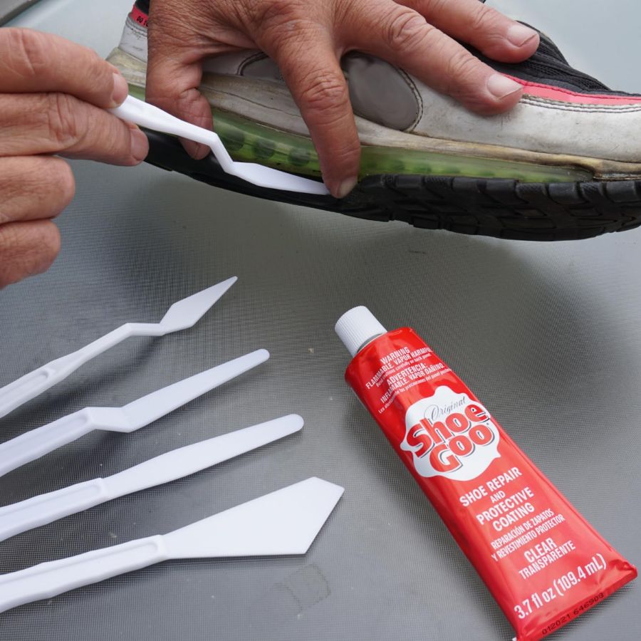 Shoe Goo sports shoe glue