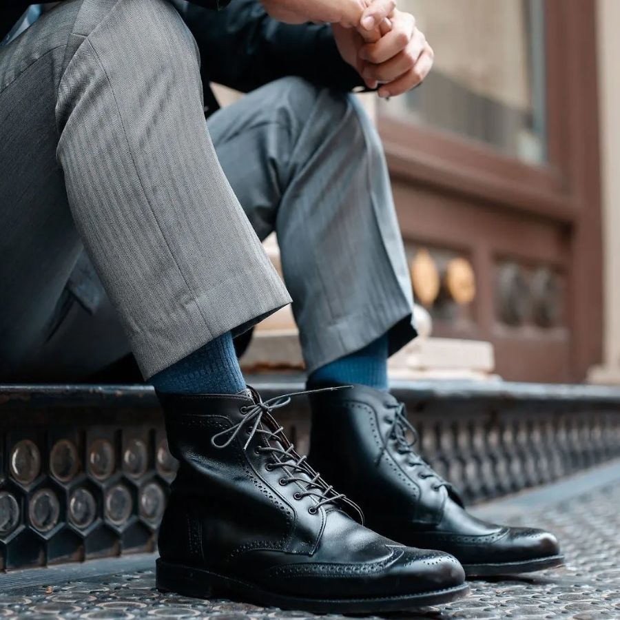 Matching men's boots with trousers