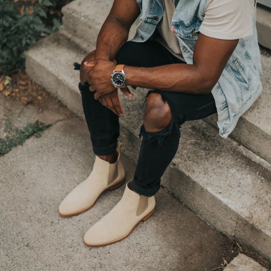 Matching men's boots with jeans