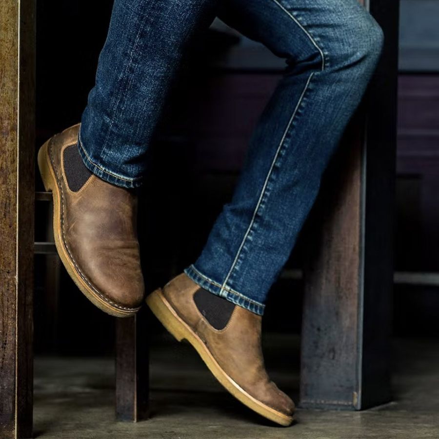 Do not choose men's boots that are too tight.