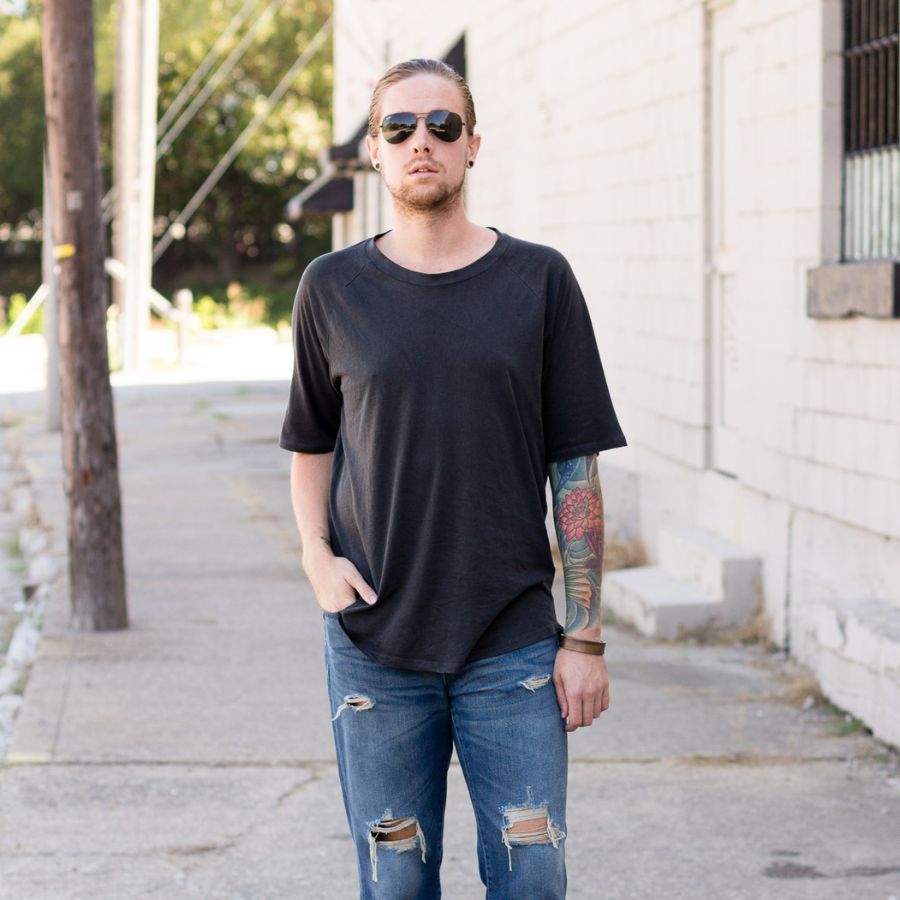Matching men's boots with t-shirts